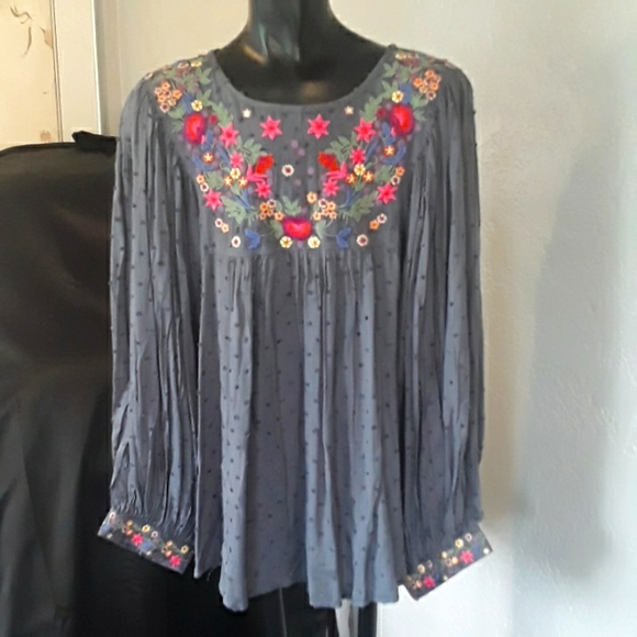 Solitaire Tops - Solitaire size large embroidered peasant blouse 100% rayon